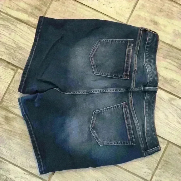 Torrid Jean Shorts, High-Rise Medium Blue Wash Size 14 #185 - Picture 3 of 3